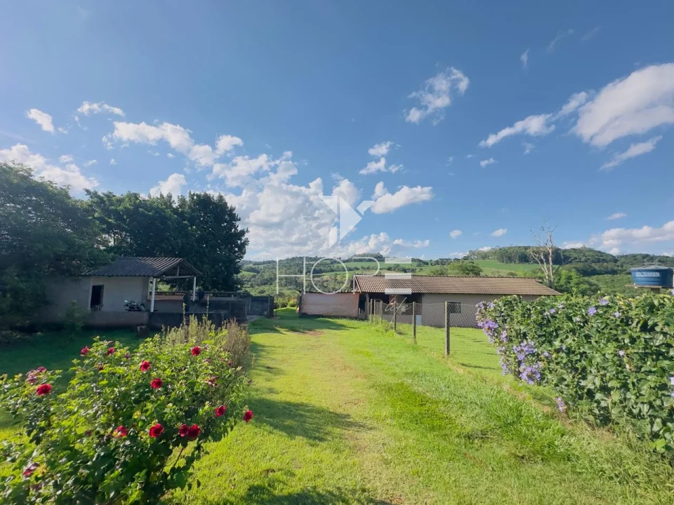 Imagens do imóveis Chácara à venda – 30.000 m² – Patrimônio Regina – Londrina/PR – Piscina e Espaço Gourmet