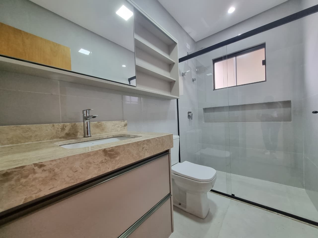 Imagens do imóveis Casa assobradada à venda  – 3 quartos com suíte – 180m² – Conjunto Semiramis Barros Braga – Londrina/PR