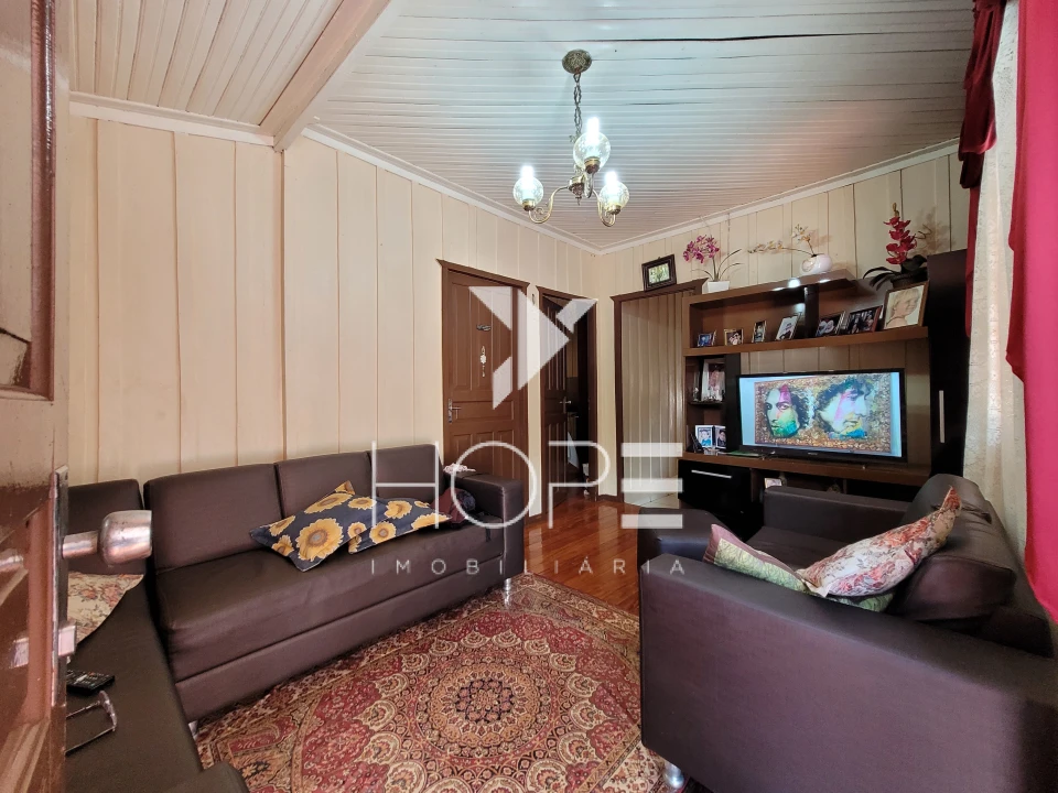 Imagens do imóveis Casa de Madeira 3 Quartos com Edícula à Venda na Zona Oeste de Londrina – Bairro Quebec