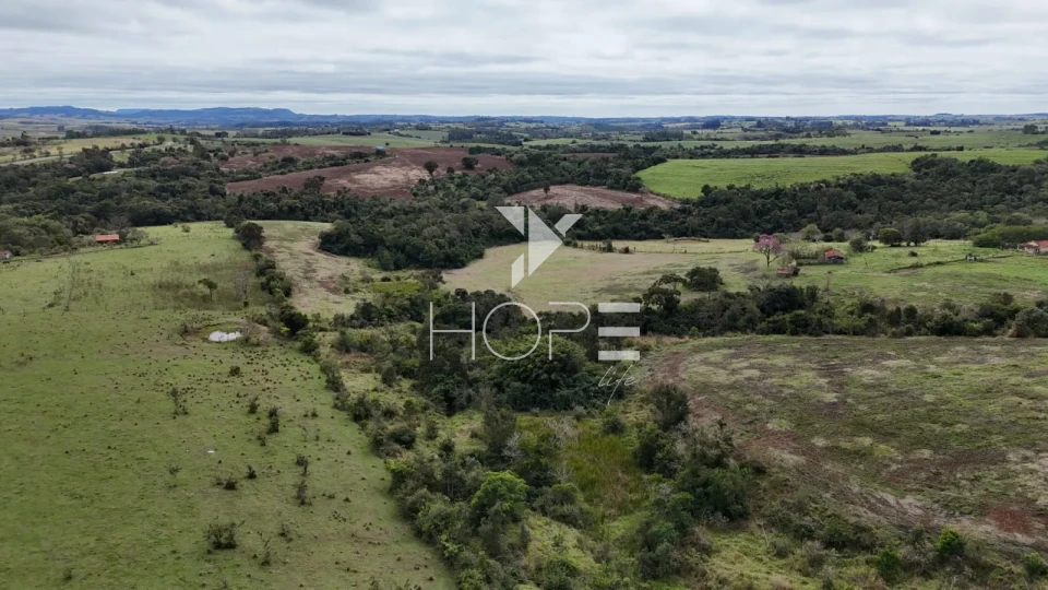 Imagens do imóveis Sítio à Venda de Frente para Rodovia – 87,12 Hectares – Itapetininga/SP
