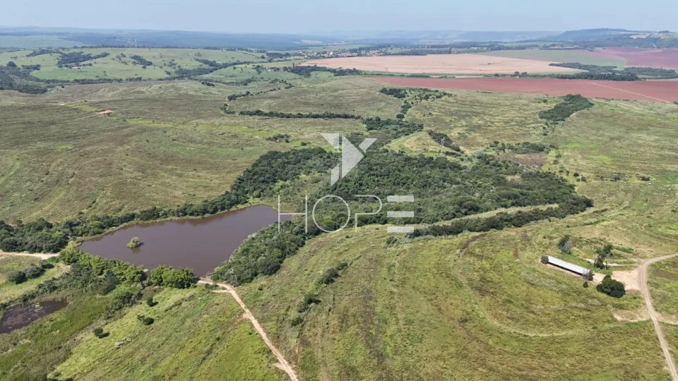 Imagens do imóveis Fazenda à venda com 483 alqueires - 77% de aproveitamento - potencial para irrigação - Botucatu SP