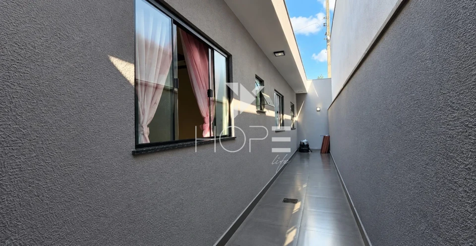 Casa geminada à venda - 03 quartos  (1 Suíte)  81 m² -  Jd. Bela Itália - Cambé/Pr.