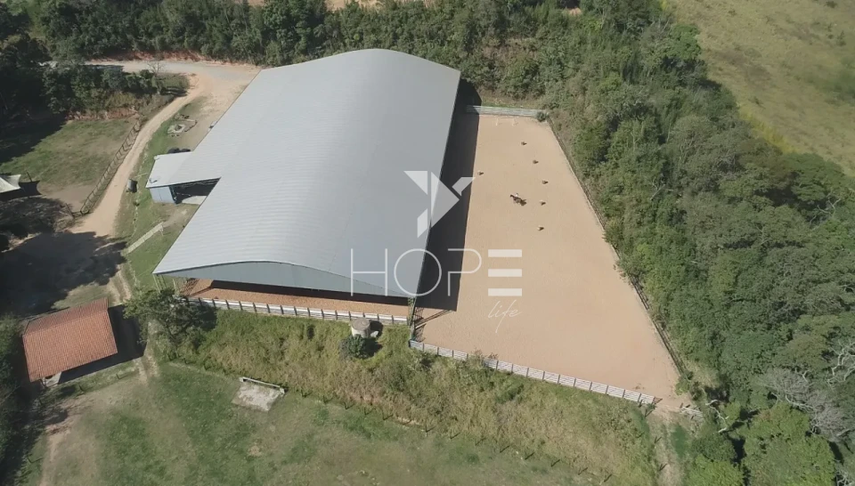 Imagens do imóveis Haras de alto padrão à venda com 7 alqueires - 36 baias - 26 piquetes - São Roque SP