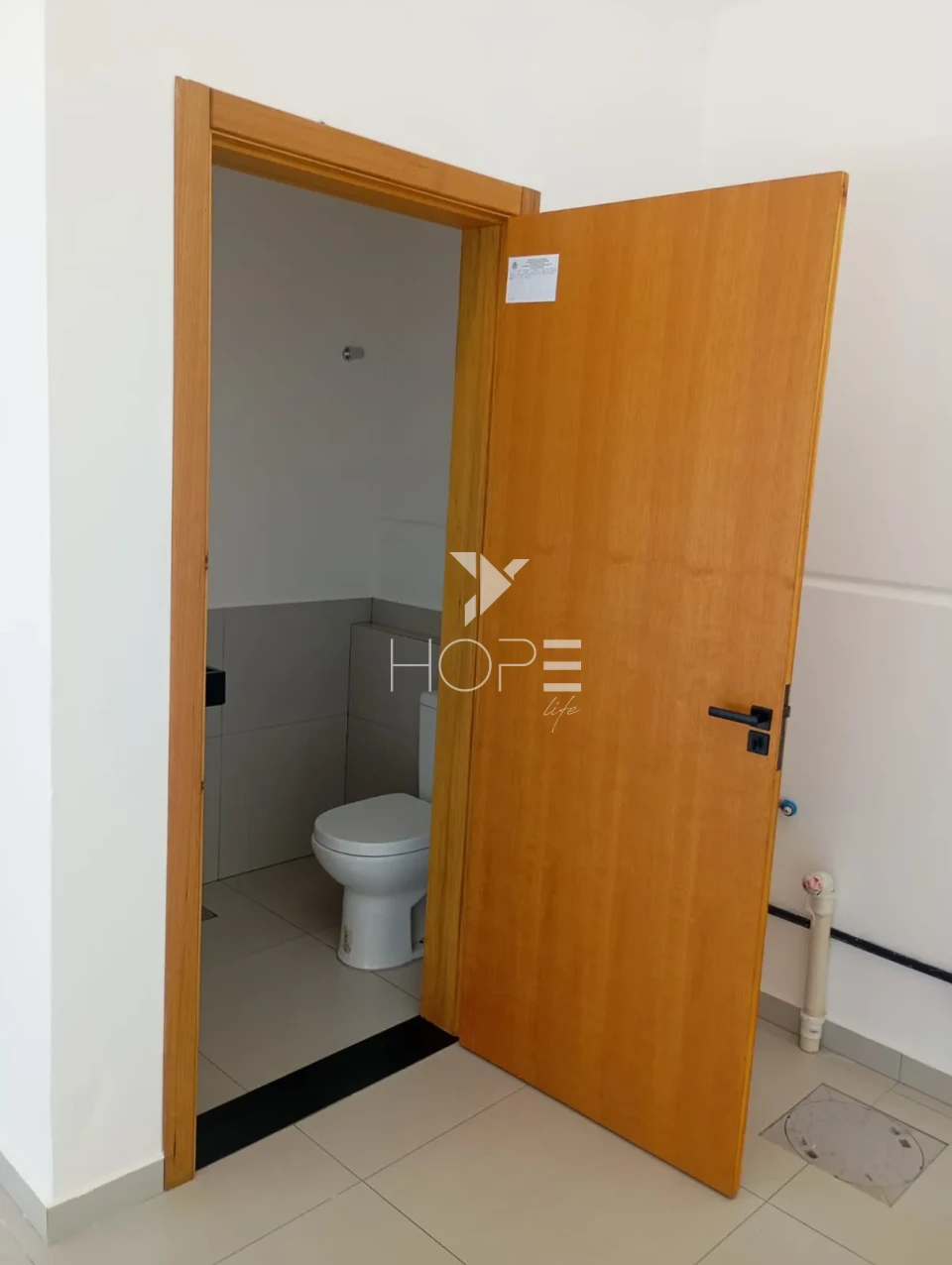 Imagens do imóveis Loja comercial para locação com 45m² - vitrine em vidro - Avenida Saul Elkind - Zona Norte - Londrina PR