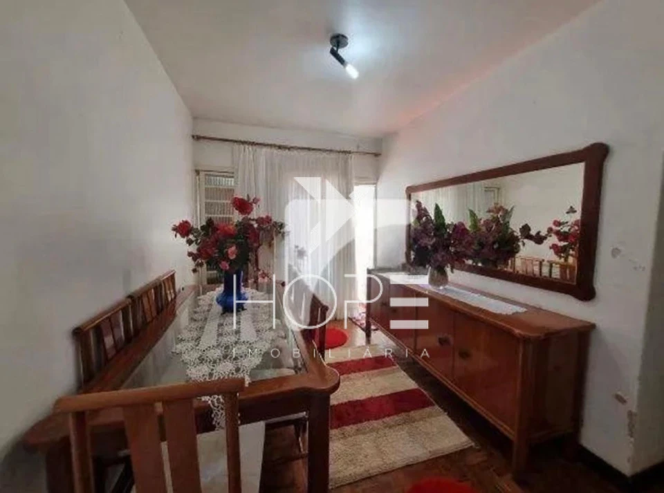 Casa à Venda – 167 m² – 4 Quartos (1 Suíte) – Petrópolis – Região Central – Londrina/PR