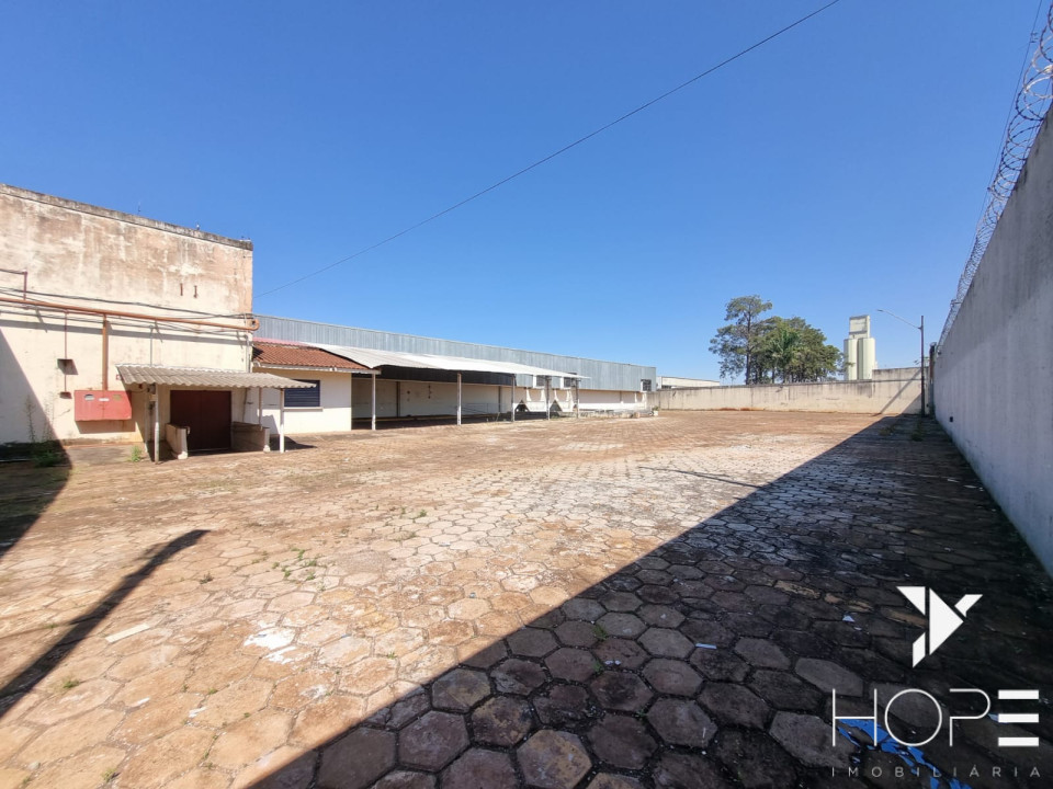 Imagens do imóveis Galpão/Barracão de 6.817 m² na Avenida Tiradentes, Londrina – Venda e Locação