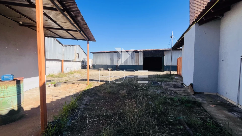 Imagens do imóveis Barracão para Alugar na Av. ARTHUR THOMAS em Londrina | 1.000m² de área total I 600m² de área construída, Pátio para Caminhões e Energia Trifásic