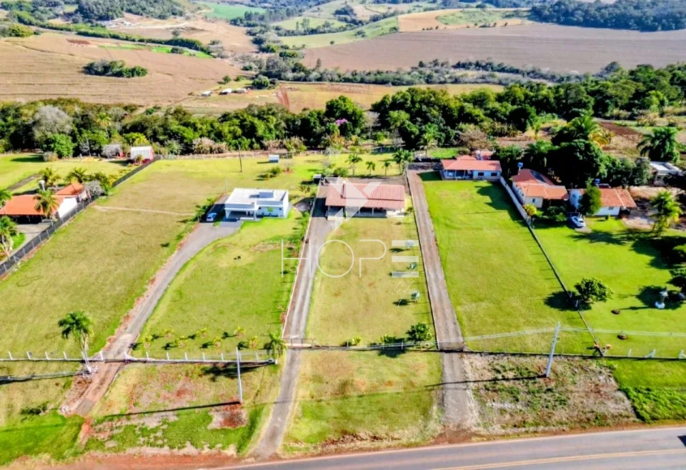 Imagens do imóveis Chácara à venda com 10.278 m² - 3 quartos - 2 banheiros - Rodovia Engenheiro Ângelo Lopes - Ibiporã PR