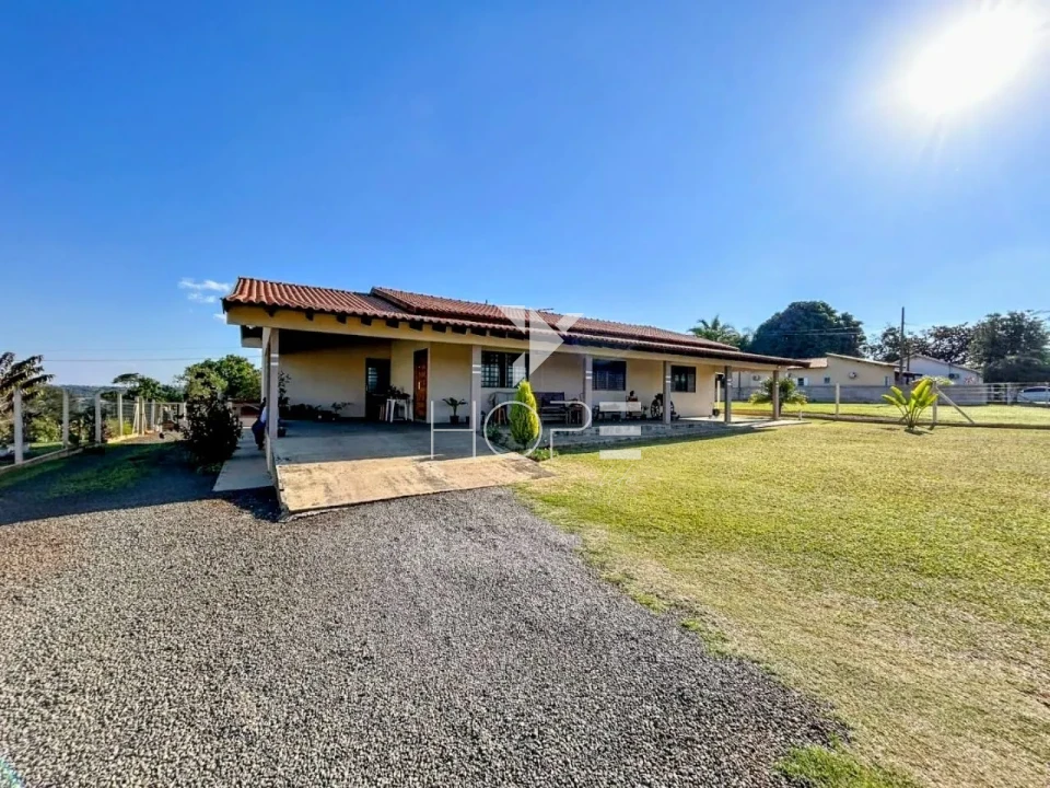 Imagens do imóveis Chácara à venda com 10.278 m² - 3 quartos - 2 banheiros - Rodovia Engenheiro Ângelo Lopes - Ibiporã PR