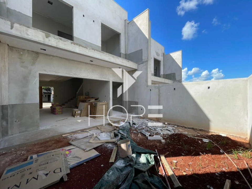 Sobrado em condomínio à venda – 105m² Privativos - Morada das Flores (Rosas) – Cambé/PR