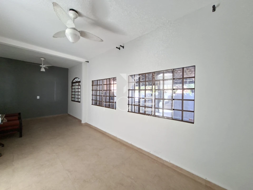 Imagens do imóveis Casa à venda ou LOCAÇÃO na Zona Leste de Londrina | 3 quartos, 1 suíte, 155m² e área de lazer com churrasqueira