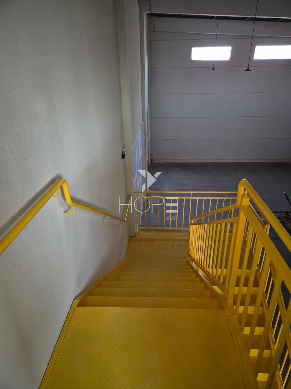 Imagens do imóveis Barracão para locação na Zona Leste de Londrina – 230m², mezanino e zoneamento ZC3 - R$ 6.000,00