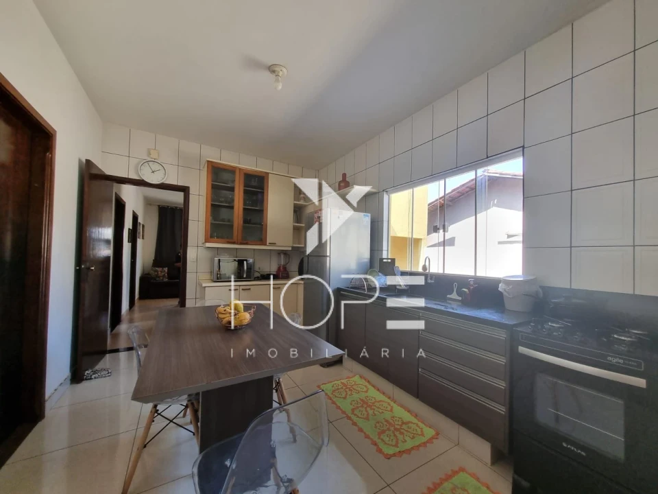 Imagens do imóveis Casa com Edícula à Venda na Zona Oeste de Londrina – Bairro Olímpico