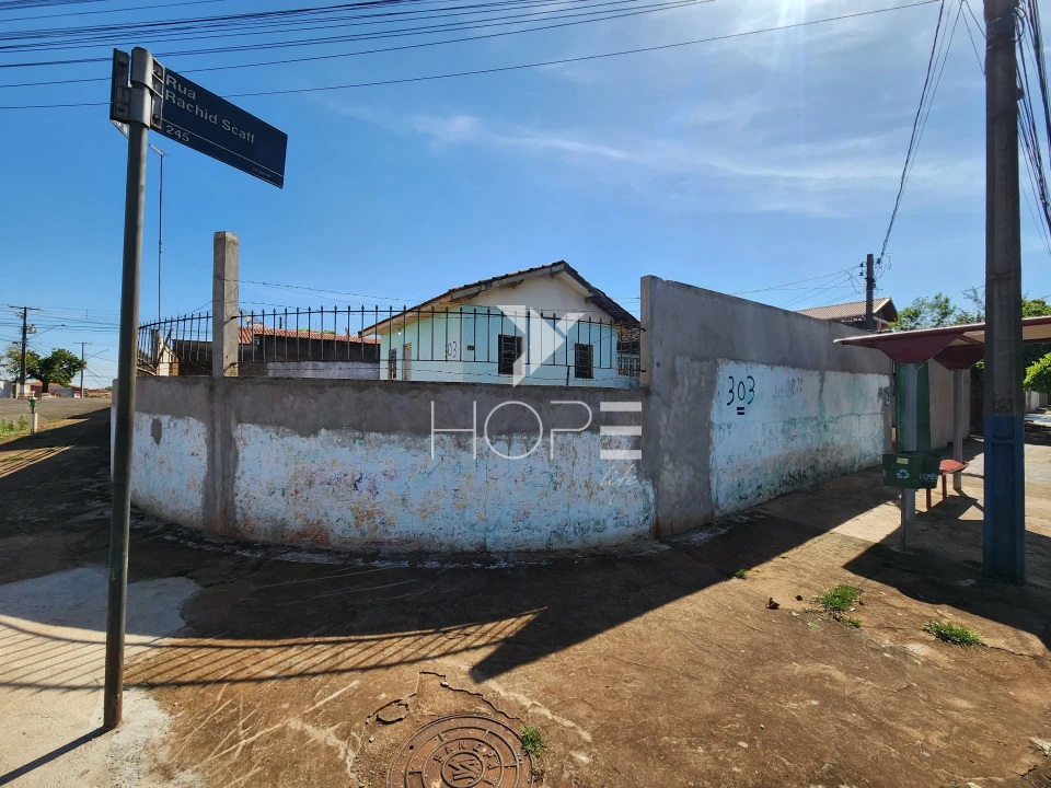 Imagens do imóveis Casa à venda com 250m² de terreno - 2 quartos - ideal para reforma ou demolição  - Zona leste Londrina PR