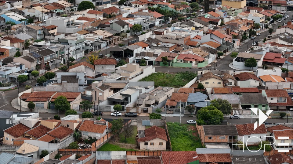 CASA COM TERRENO DE 600 m²  PROXIMO AO ESTADIO DO CAFÉ