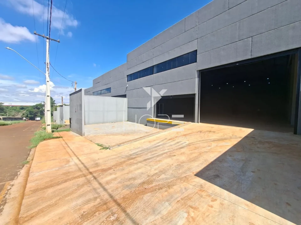 Imagens do imóveis Barracão/Deposito/Galpão com doca para locação com 800 m² - 4 banheiros - 8 vagas - Próximo Av Tiradentes - Zona Oeste - Londrina PR