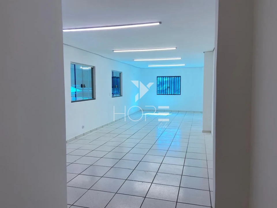 Barracão comercial para venda e locação com 650m² - terreno com 784m² - Bairro Andes - Londrina PR