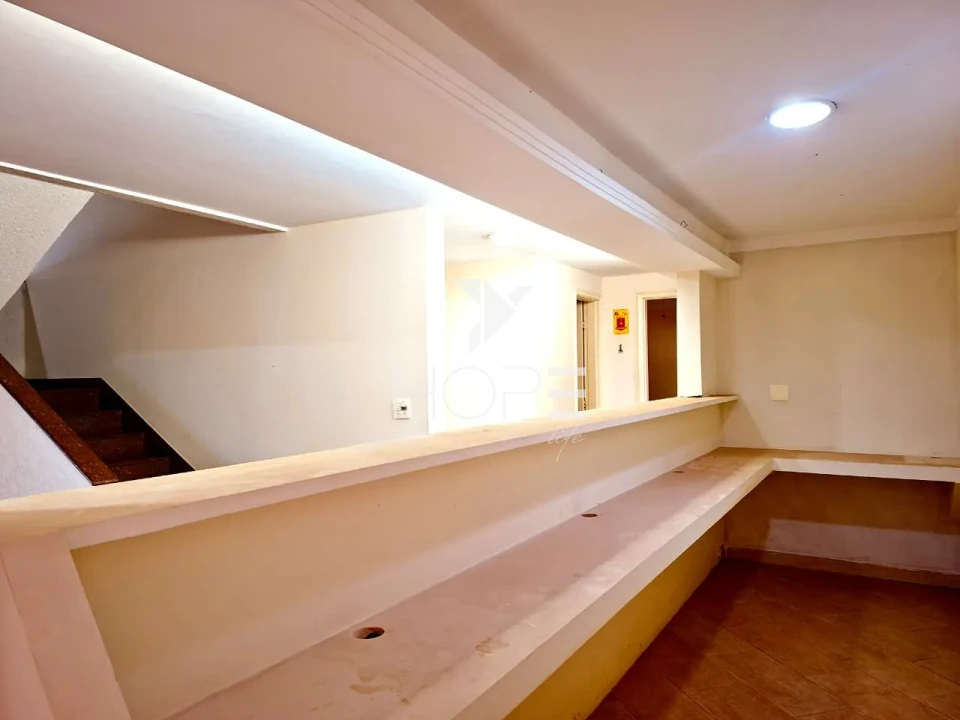 Imagens do imóveis Casa comercial à venda com 438 m² - próxima à Av. Higienópolis e Av. JK - Centro - Londrina PR