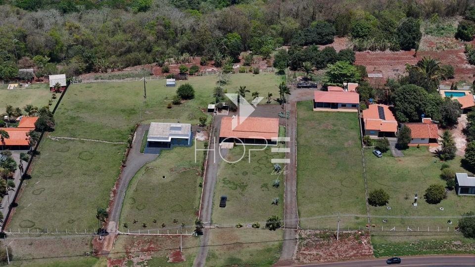 Imagens do imóveis Chácara à venda com 10.278 m² - 3 quartos - 2 banheiros - Rodovia Engenheiro Ângelo Lopes - Ibiporã PR