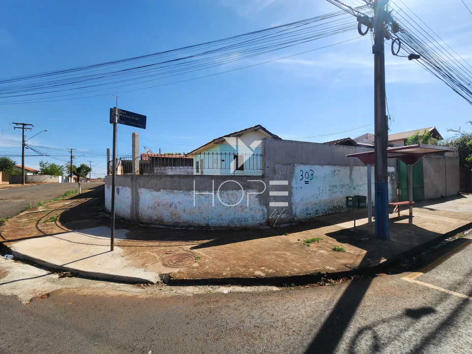 Imagens do imóveis Casa à venda com 250m² de terreno - 2 quartos - ideal para reforma ou demolição  - Zona leste Londrina PR