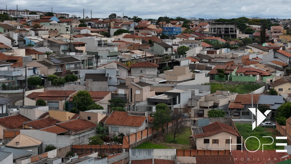 CASA COM TERRENO DE 600 m²  PROXIMO AO ESTADIO DO CAFÉ