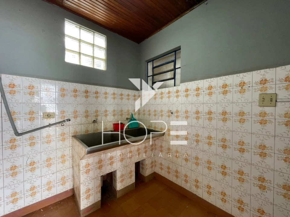 Sobrado Comercial e Residencial para Venda e Locação – 5 Quartos (2 Suítes) – Centro – Londrina/PR 