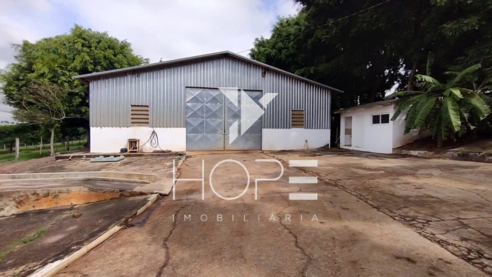 Fazenda à venda – 51 alqueires – Estrutura completa para pecuária leiteira – Angatuba/SP