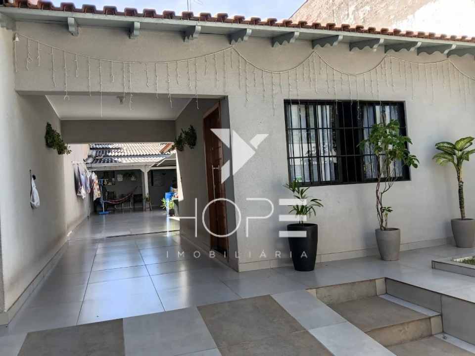 Casa com Edícula à Venda – 286m² – 4 Quartos (2 Suíte) – Bandeirantes – Zona Oeste – Londrina/PR