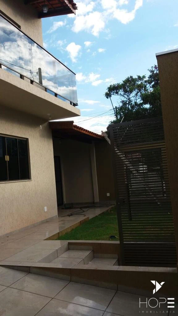 Imagens do imóveis Sobrado à venda – 145m² – 3 quartos com suíte – Conjunto Padre Bernardo Merckel – Arapongas/PR