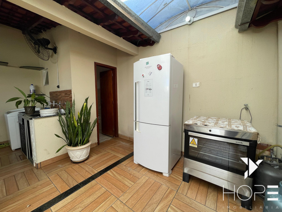CASA TÉRREA A VENDA - 3 QUARTOS - VILA CASONI - LONDRINA
