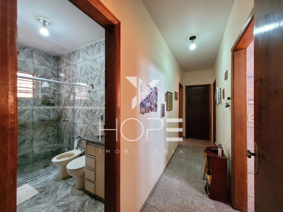 Casa com edícula à venda – 3 quartos (1 suíte) – Bairro Coliseu – Londrina/PR