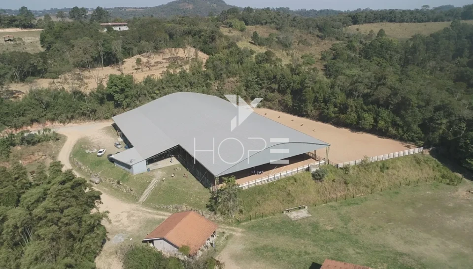 Imagens do imóveis Haras de alto padrão à venda com 7 alqueires - 36 baias - 26 piquetes - São Roque SP