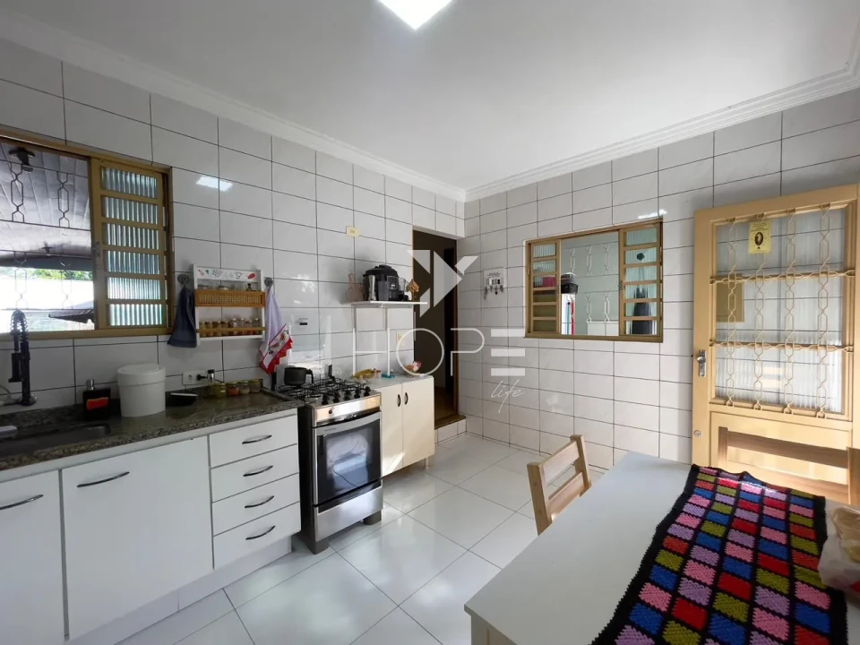 Imagens do imóveis Casa à Venda – 187m² – 3 Quartos (1 Suíte) – Franca – Zona Leste – Londrina/PR