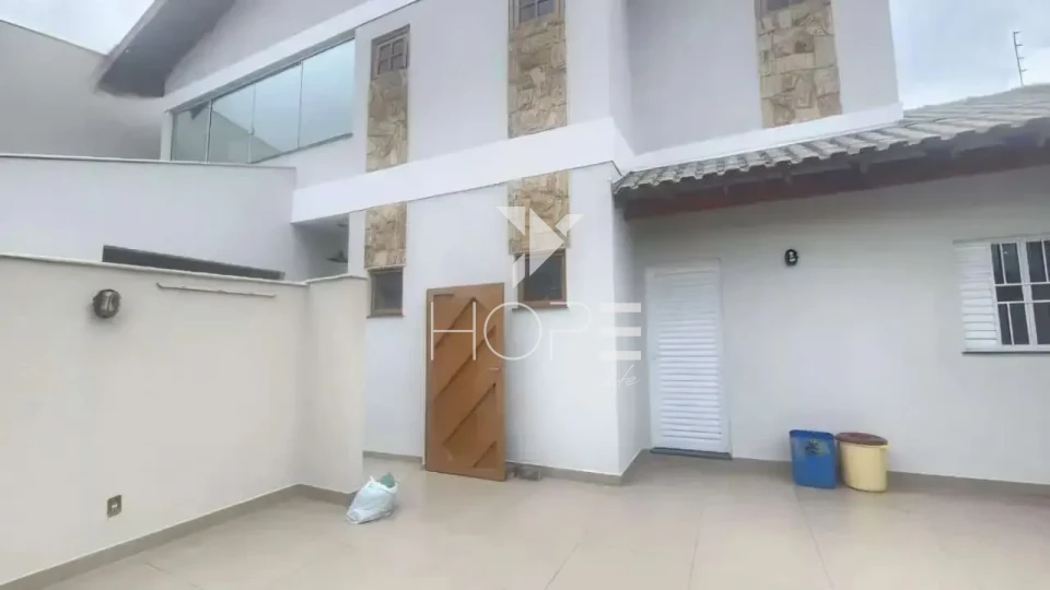 Imagens do imóveis Sobrado para locação com 350 m² - 4 quartos - piscina - próximo à Avenida Maringá - Quebec -Londrina PR