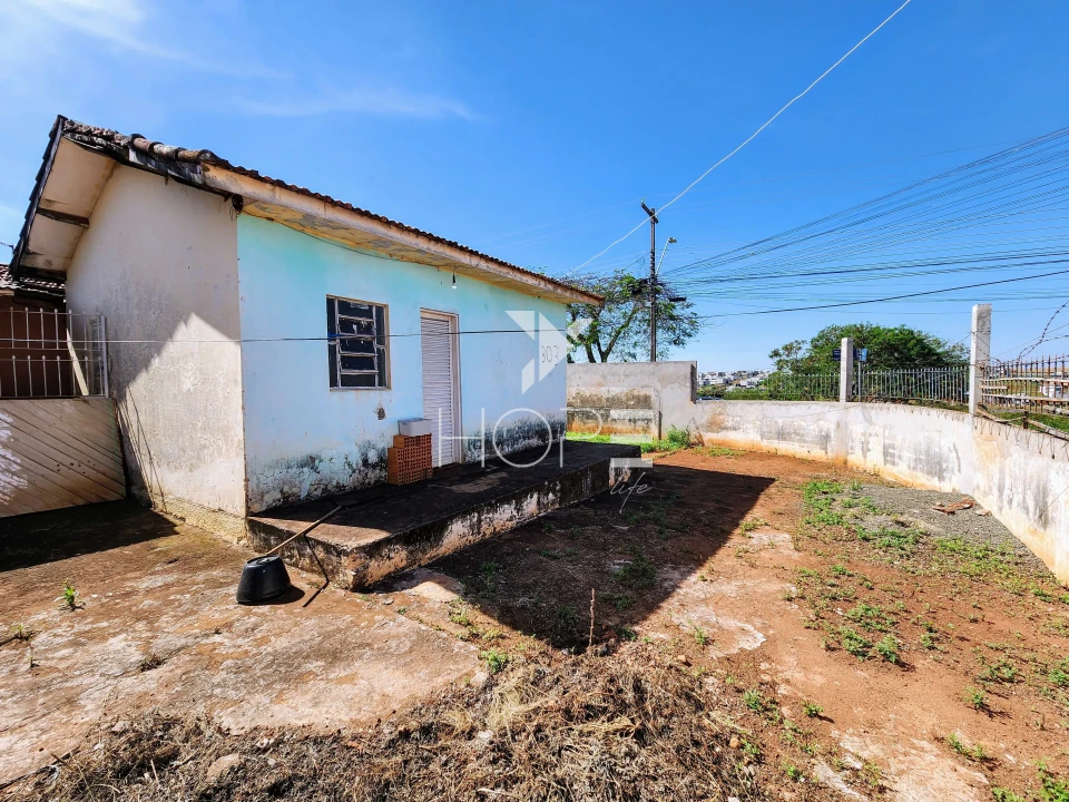 Imagens do imóveis Casa à venda com 250m² de terreno - 2 quartos - ideal para reforma ou demolição  - Zona leste Londrina PR