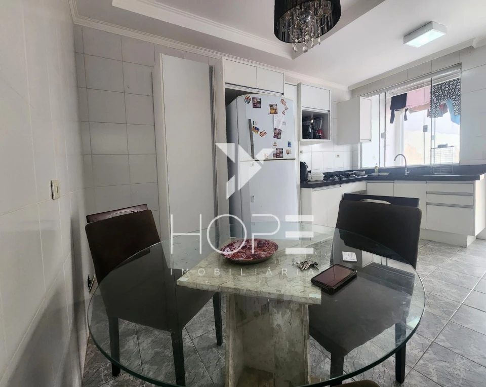 Casa com Edícula à Venda na Região Central de Londrina – Vila Larsen I / Vila Brasil