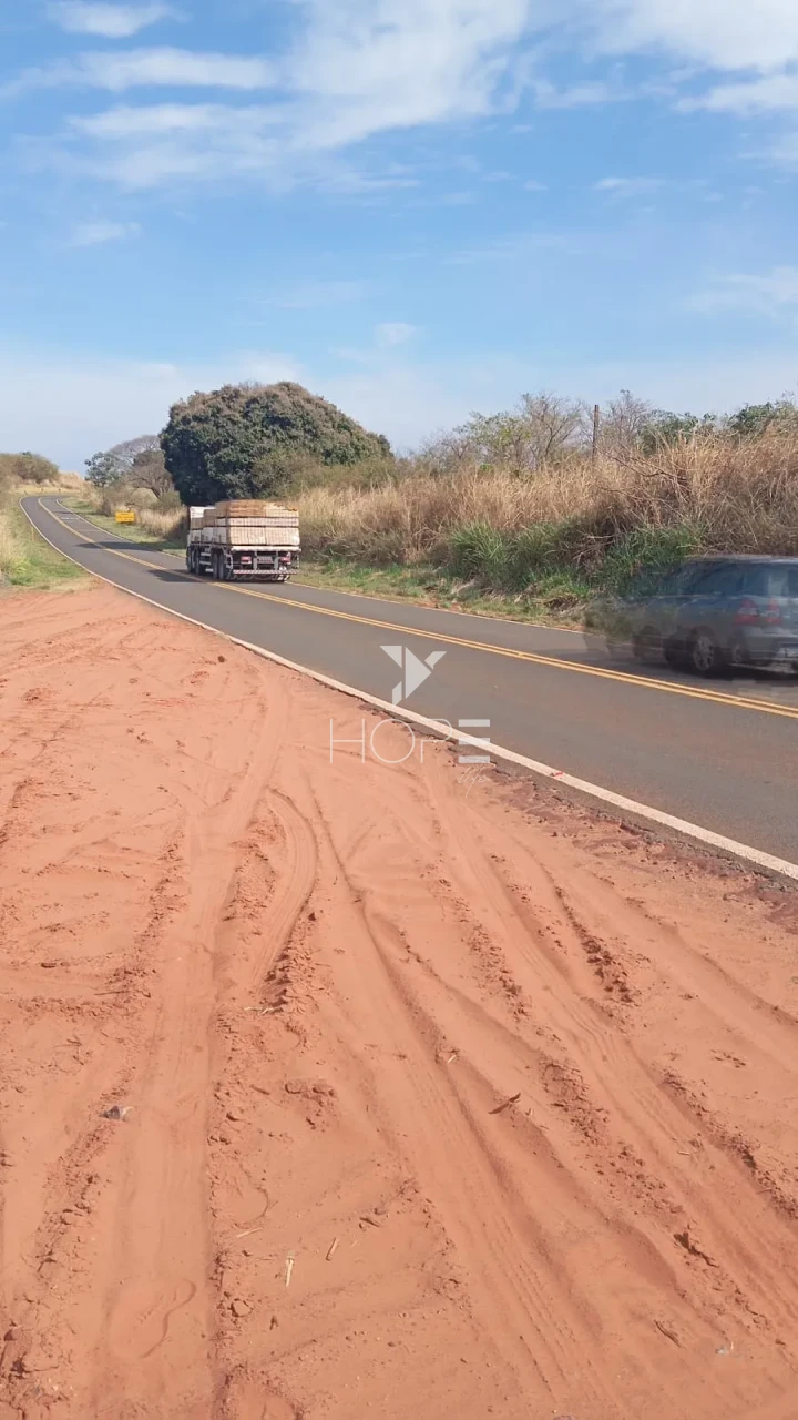 Imagens do imóveis Fazenda à venda com 158 alqueires - 85% aproveitamento - dupla aptidão - beira da rodovia - região de Maringá PR