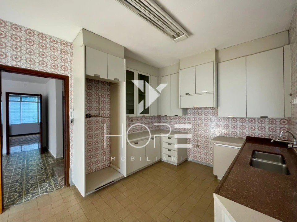 Sobrado com Edícula para Venda e Locação – 5 Quartos – Jardim Londrilar – Centro – Londrina/PR