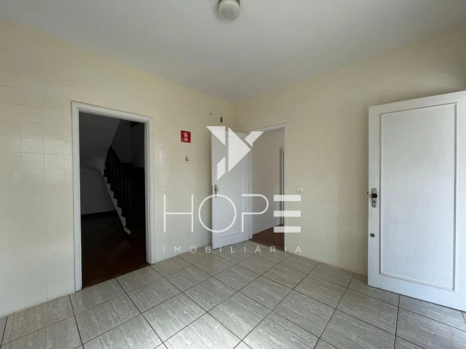 Sobrado Comercial e Residencial para Venda e Locação – 5 Quartos (2 Suítes) – Centro – Londrina/PR 