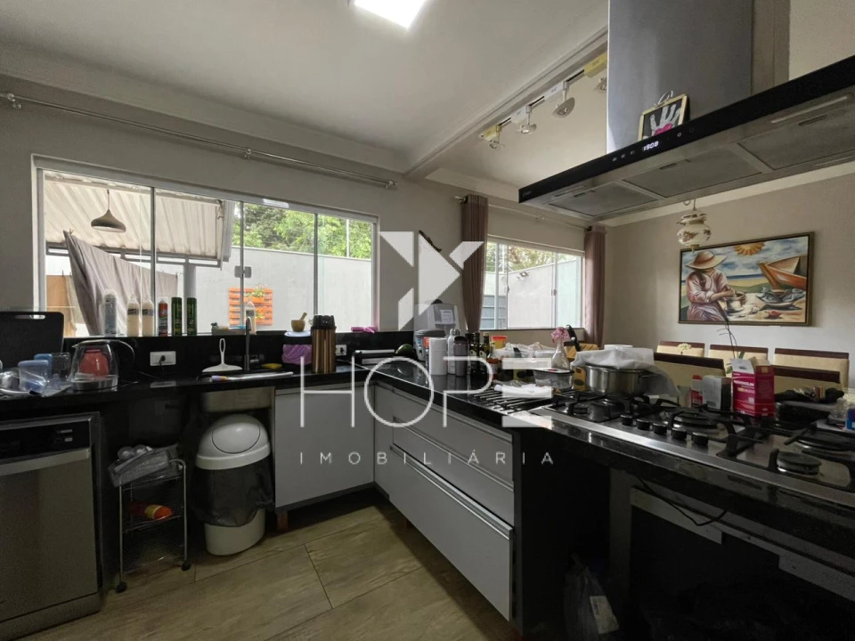 Sobrado à Venda com Energia Solar – 178m² Intern – 4 Quartos (1 Suíte) – Monte Belo – Zona Sul – Londrina/PR