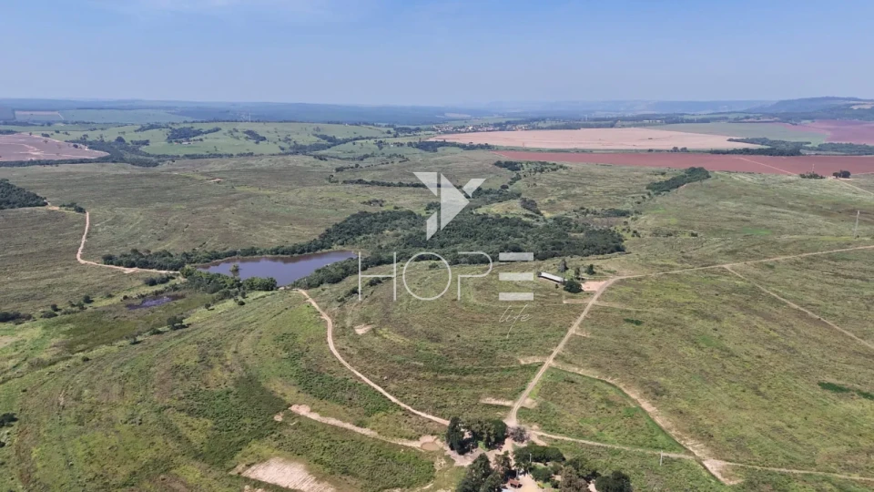 Imagens do imóveis Fazenda à venda com 483 alqueires - 77% de aproveitamento - potencial para irrigação - Botucatu SP