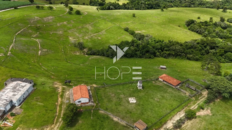 Imagens do imóveis Sítio à venda com 14.47 alqueires - pecuária - sede com piscina - Tatuí SP