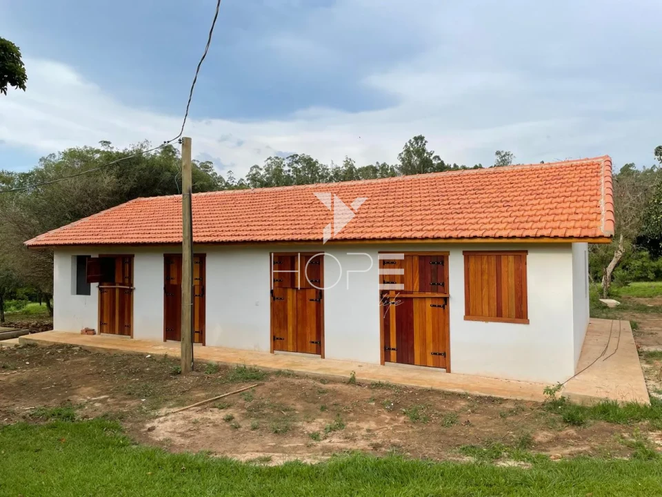 Imagens do imóveis Sítio à venda com 20.76 alqueires - sede com piscina - 4 represas - pecuária e lazer - Itu SP