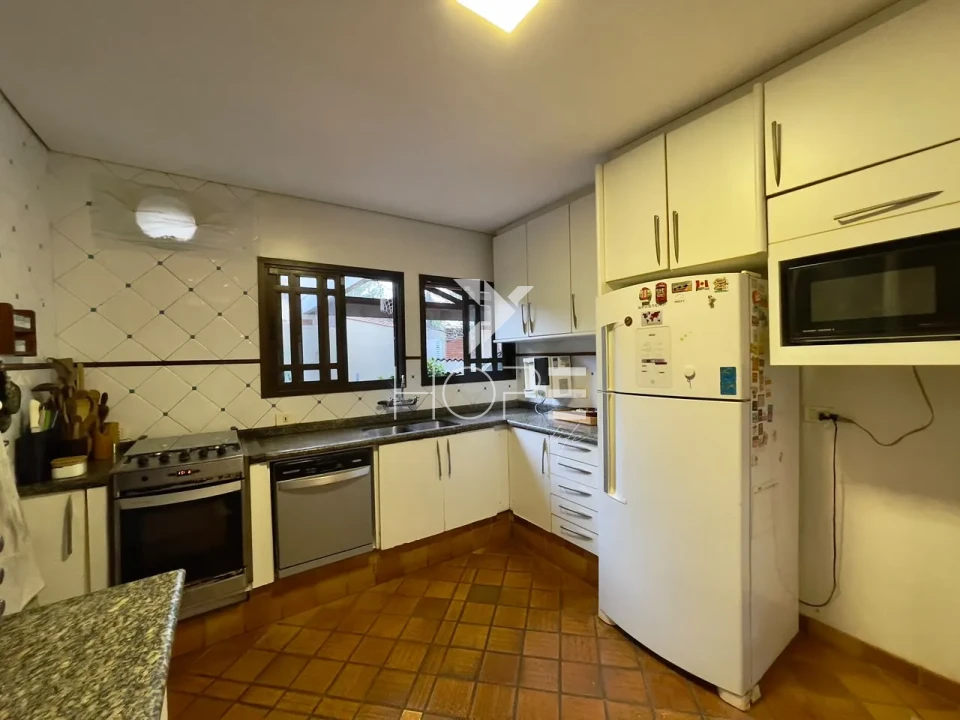 Imagens do imóveis Sobrado à Venda com Piscina – 301m² – 3 Quartos (1 Suíte) – Tucano – Zona Sul – Londrina/PR