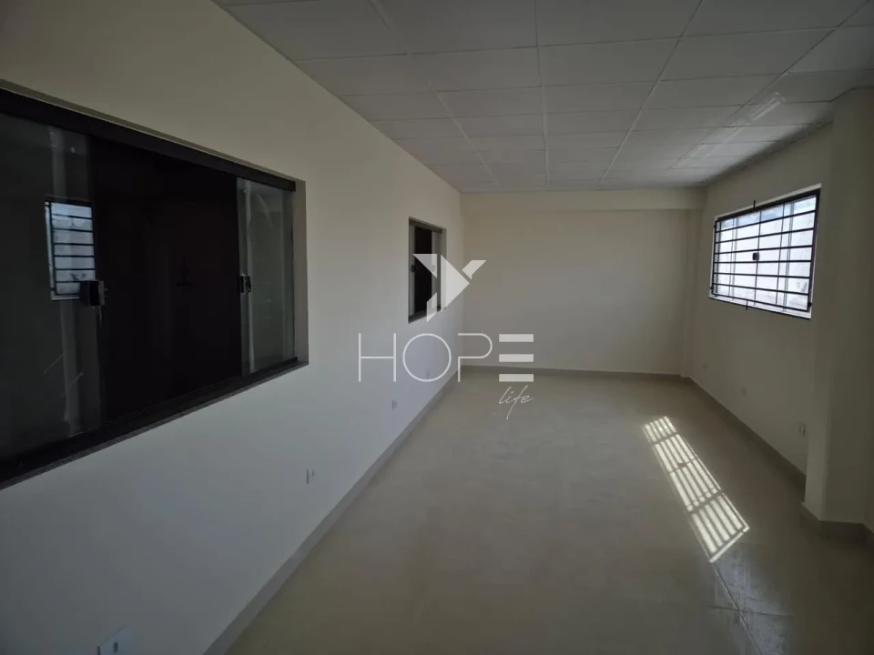 Imagens do imóveis Barracão para locação na Zona Leste de Londrina – 230m², mezanino e zoneamento ZC3 - R$ 6.000,00
