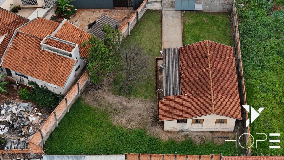 CASA COM TERRENO DE 600 m²  PROXIMO AO ESTADIO DO CAFÉ