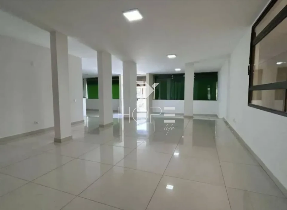 Imagens do imóveis Casa comercial para locação com 500 m² - 12 salas - piscina - quadra esportiva - Centro - Londrina PR
