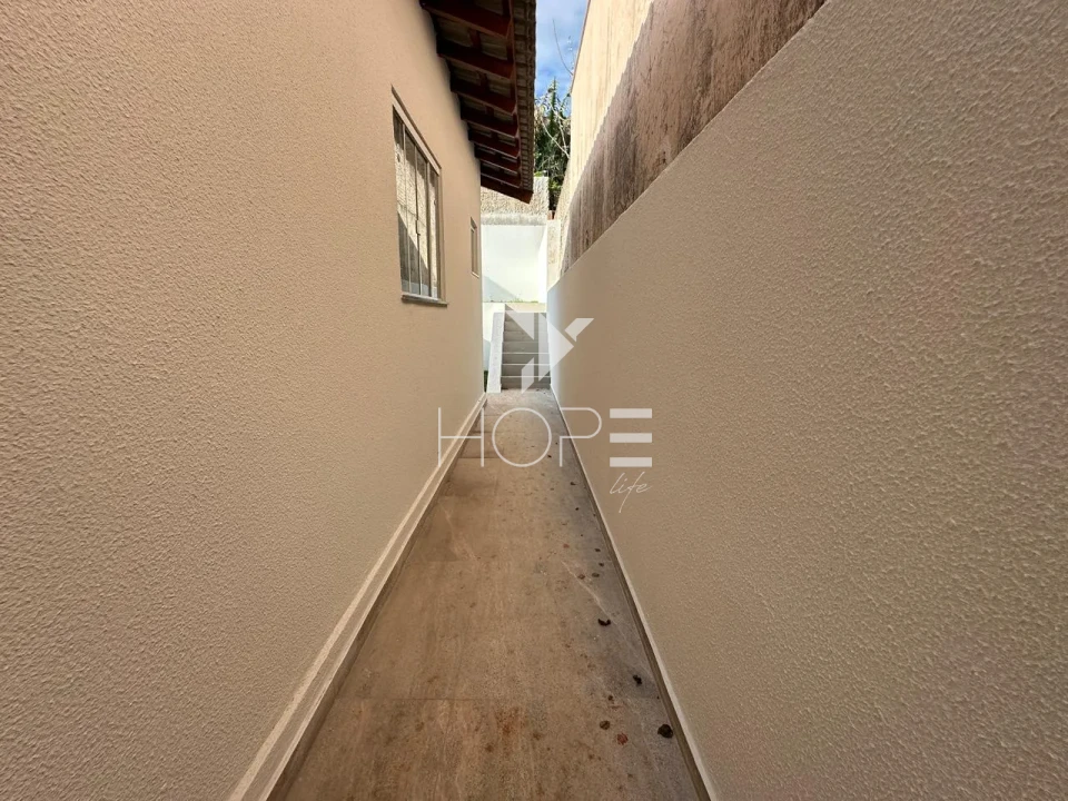Imagens do imóveis Casa à venda com 2 quartos (1 suíte) e terreno de 180 m² no Jardim Colúmbia – Zona Oeste – Londrina/PR