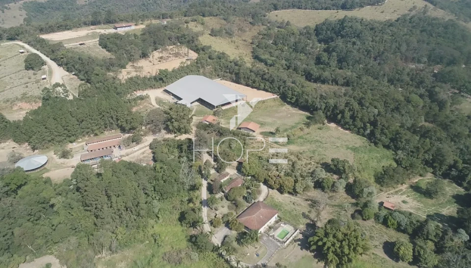Imagens do imóveis Haras de alto padrão à venda com 7 alqueires - 36 baias - 26 piquetes - São Roque SP