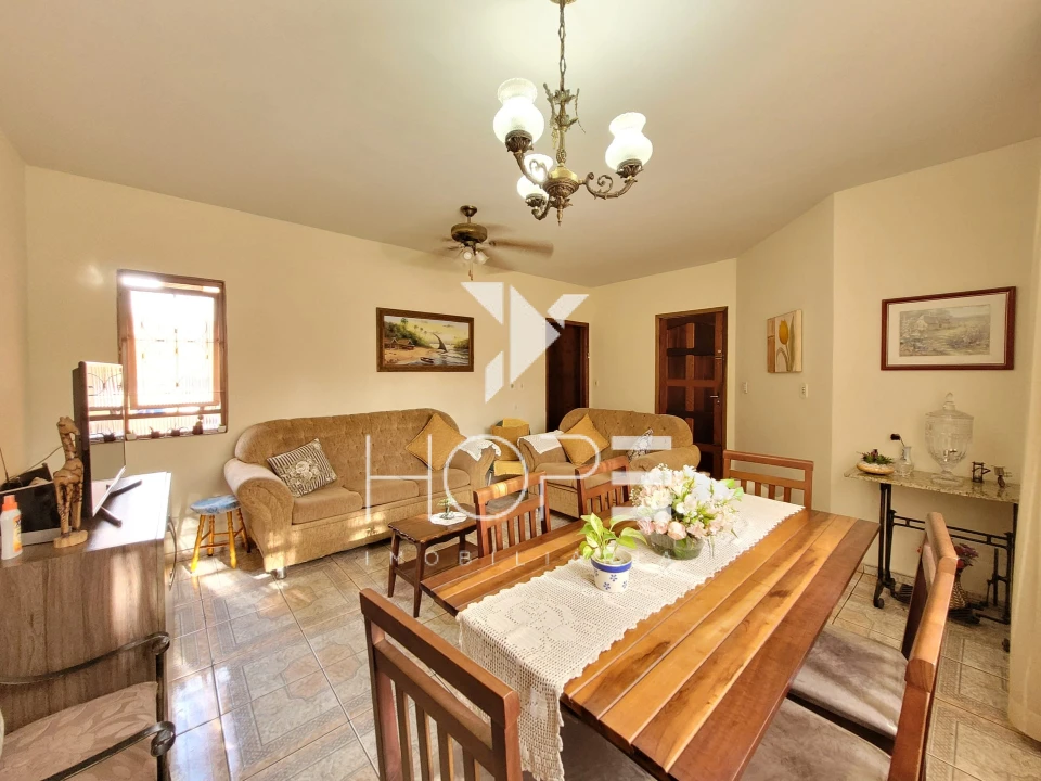 Casa com edícula à venda – 3 quartos (1 suíte) – Bairro Coliseu – Londrina/PR